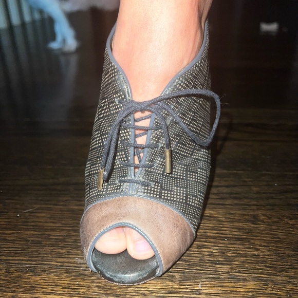 L.a.m.b. Lamb Gwen Stefani Oxford peep toe lace tongueless leather heels booties - Picture 8 of 10